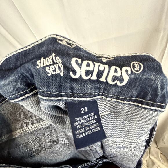 Short & Sexy Series Shorts women size 24 blue denim grunge  mom jean shorts - Picture 4 of 13